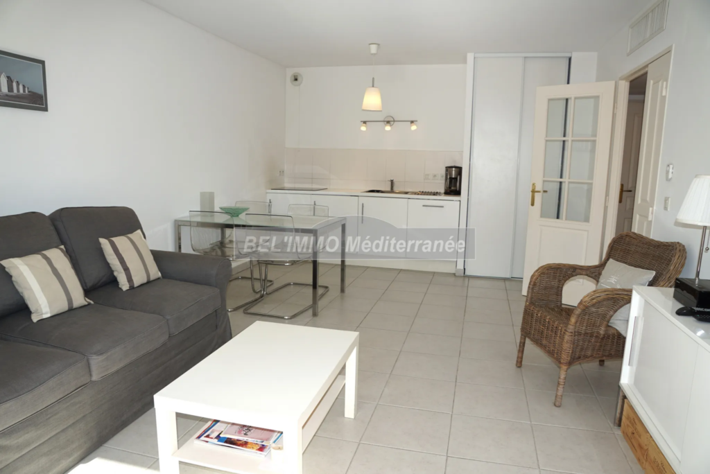 Beau Appartement 2 Pièces avec Terrasse et Parking à Cavalaire sur Mer