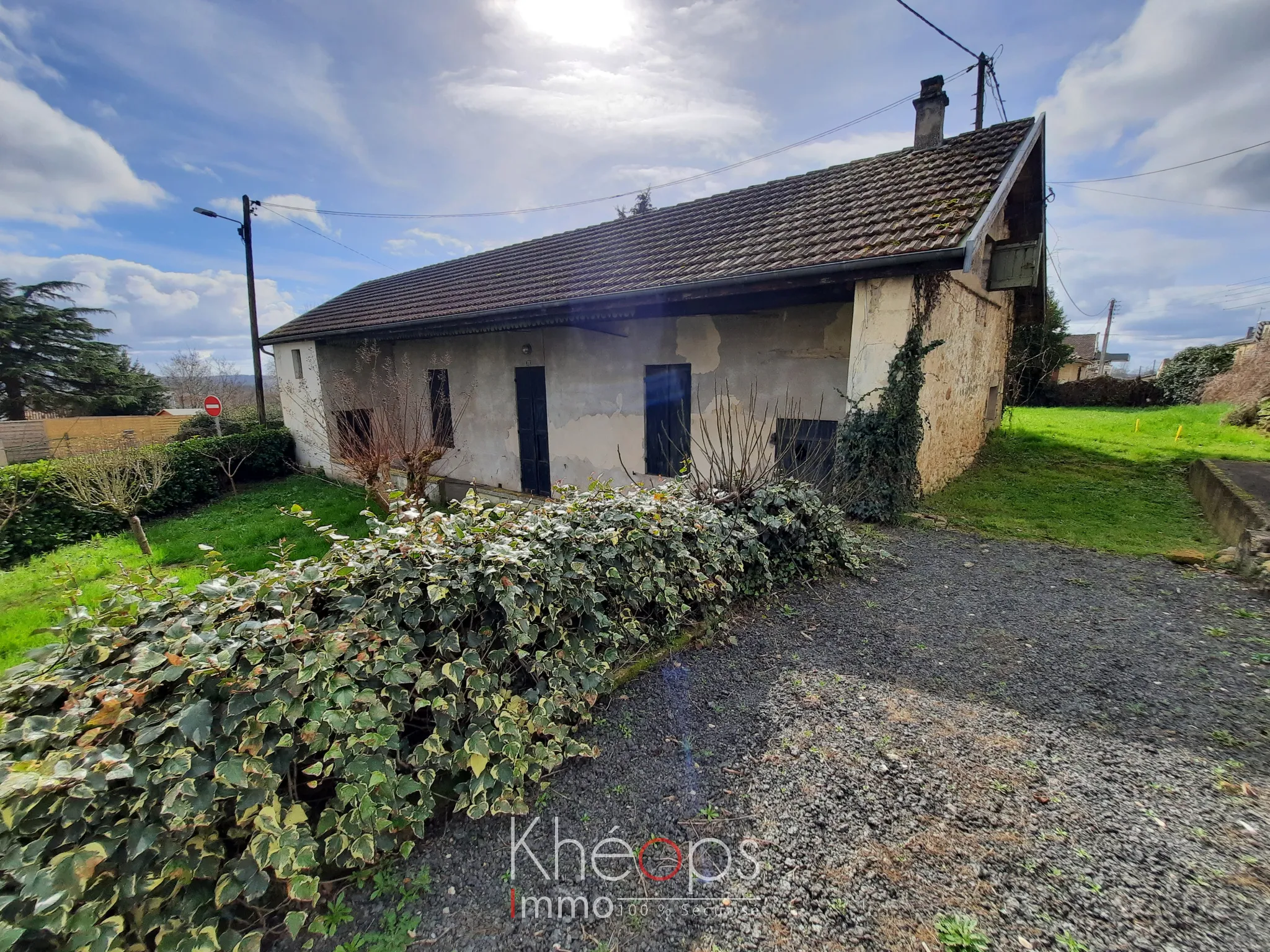 Maison à rénover entièrement avec jardin à Sauveterre-de-Guyenne 