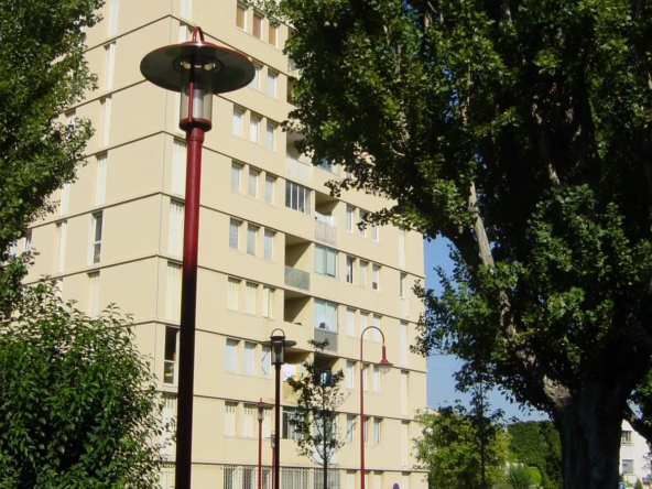 Appartement de type 2 avec locataire en place à Marignane