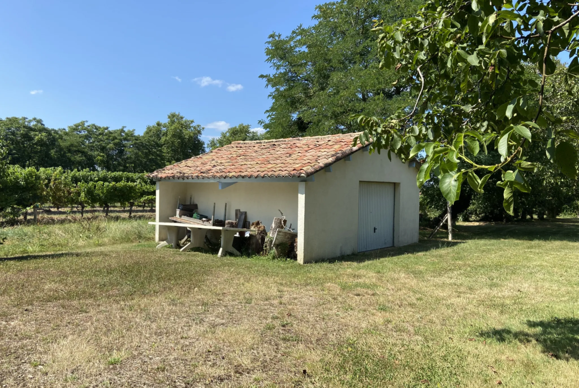 Maison de plain-pied avec piscine et garage à Castelnau d'Auzan-Labarrère 