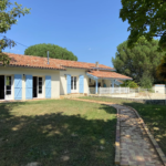 Maison de plain-pied avec piscine et garage à Castelnau d'Auzan-Labarrère