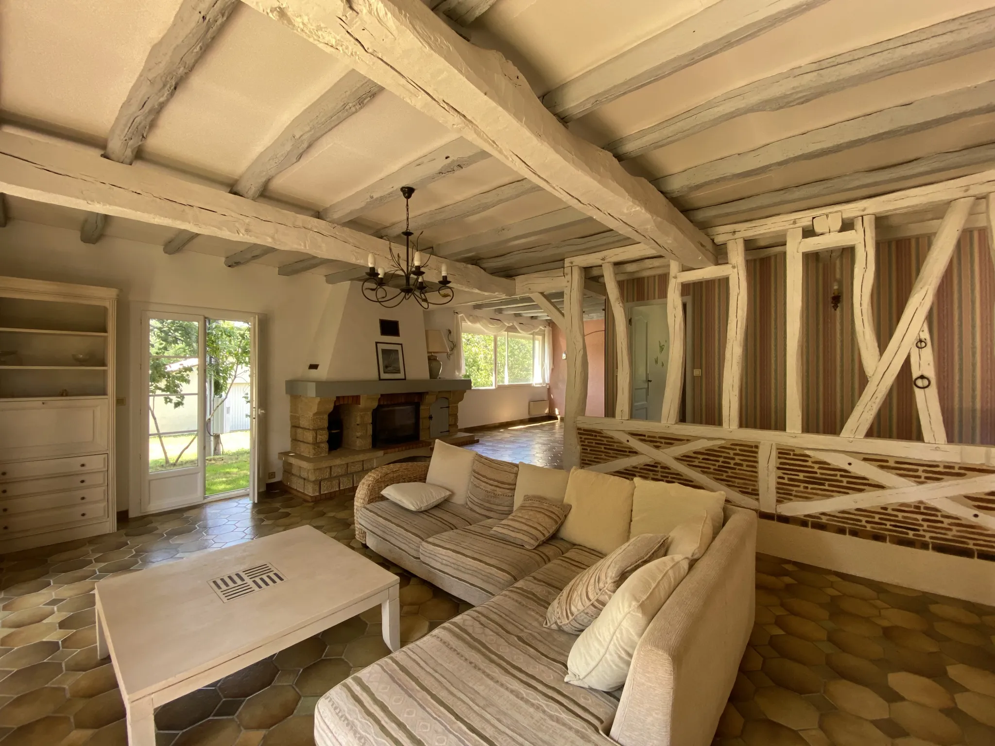 Maison de plain-pied avec piscine et garage à Castelnau d'Auzan-Labarrère 