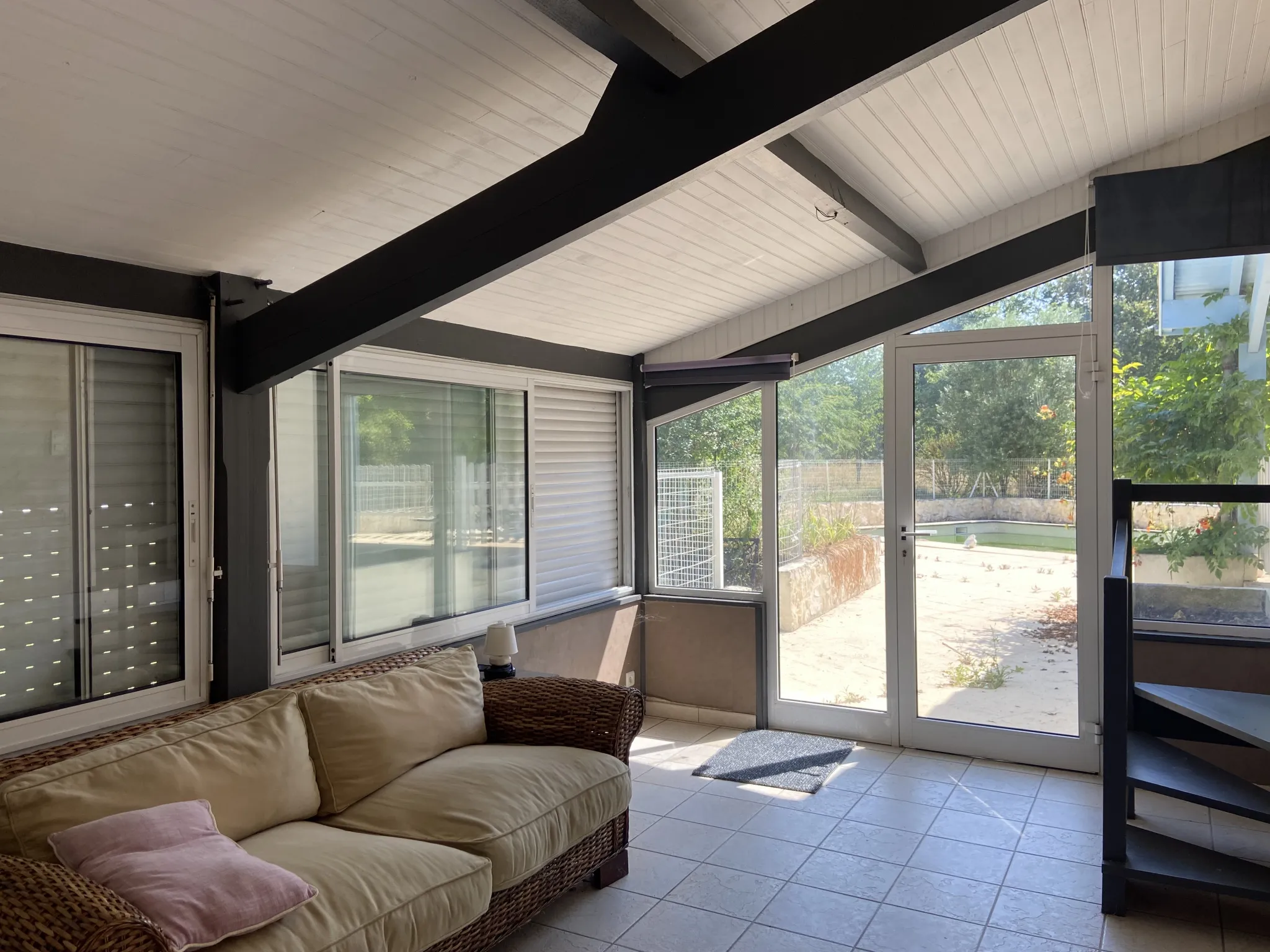 Maison de plain-pied avec piscine et garage à Castelnau d'Auzan-Labarrère 