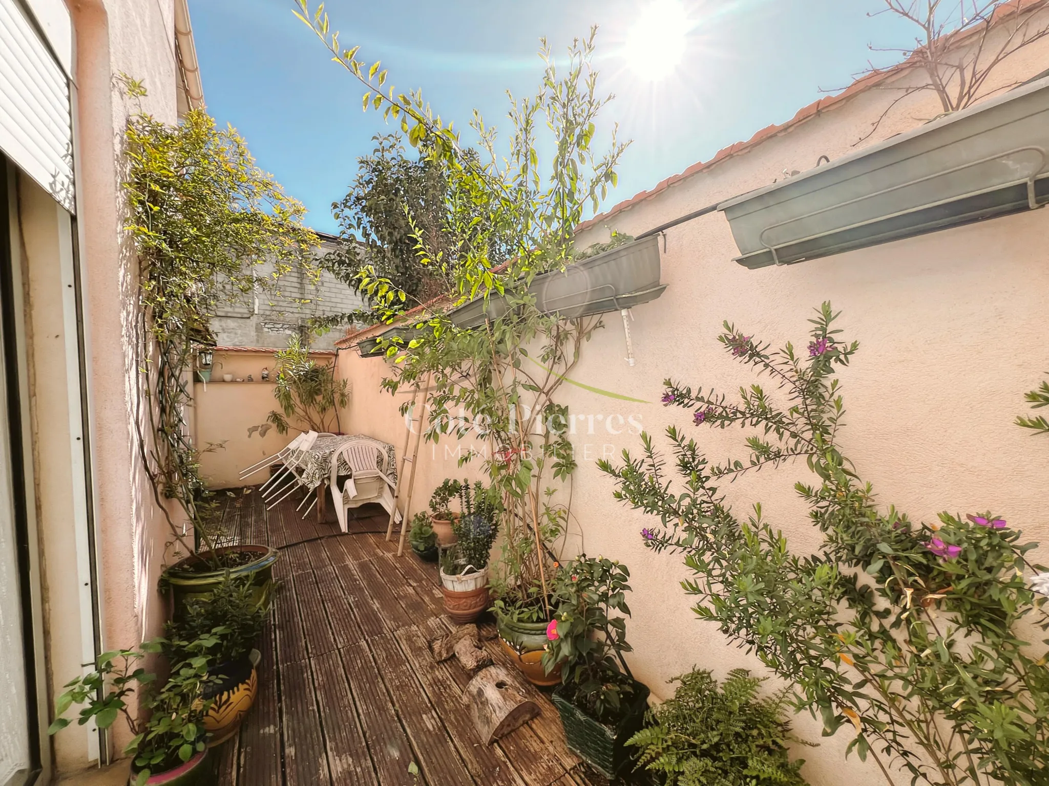 Maison de ville à vendre à Nîmes avec 3 chambres et terrasse 