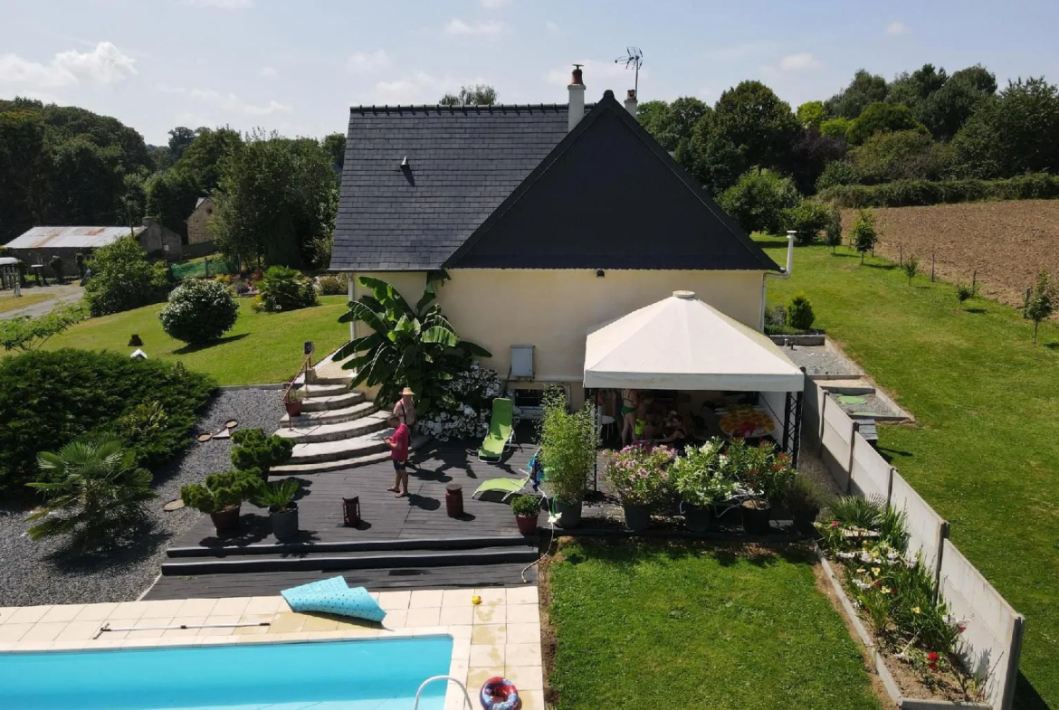 Pavillon de 138 m² à vendre avec piscine à COURCITÉ 