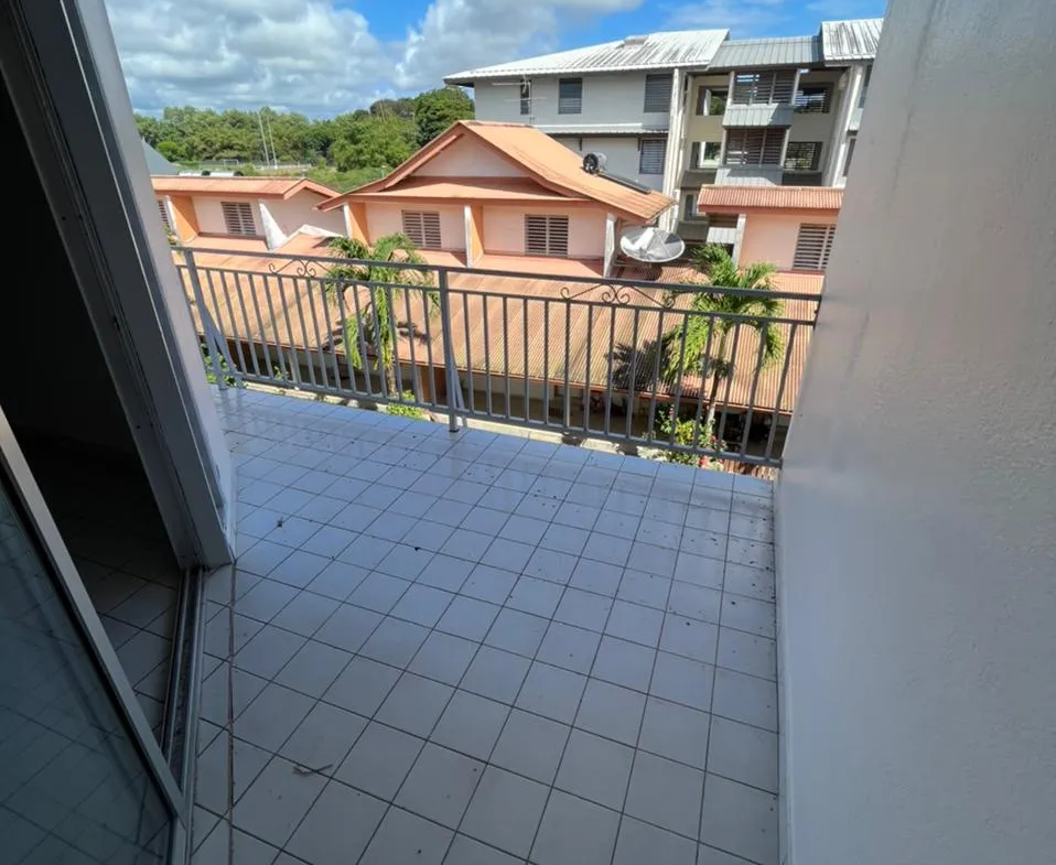 Superbe appartement T2 avec terrasse à Cayenne, secteur Montabo 