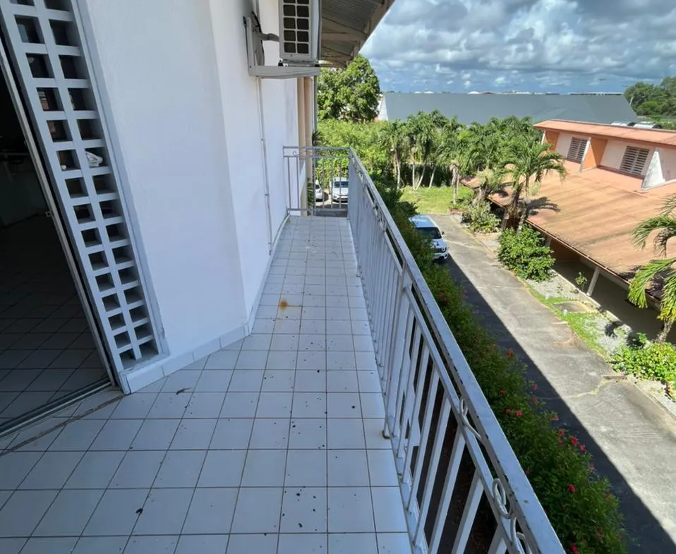 Superbe appartement T2 avec terrasse à Cayenne, secteur Montabo 