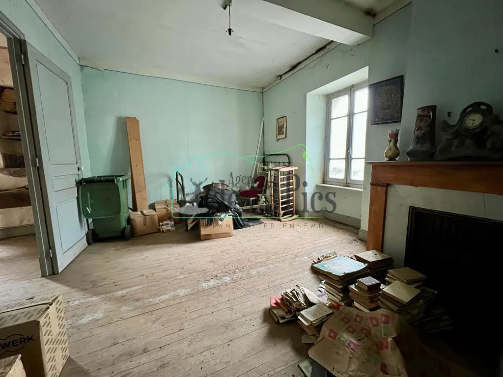 Maison à rénover de 7 pièces à Saleich 