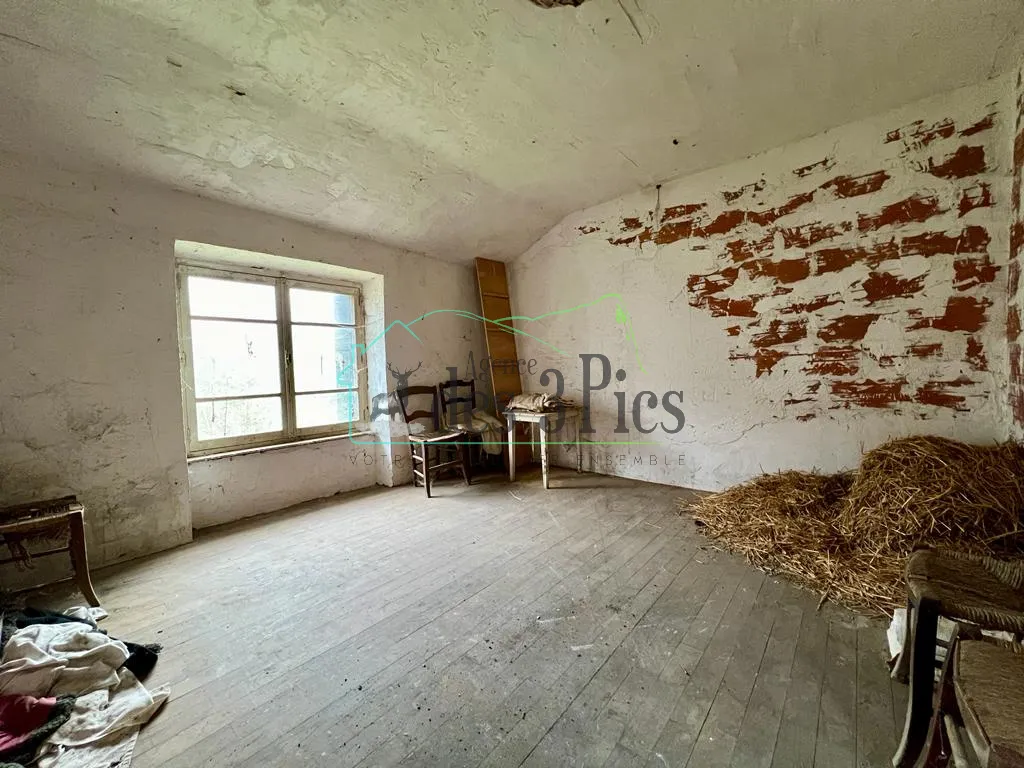 Maison à rénover de 7 pièces à Saleich 