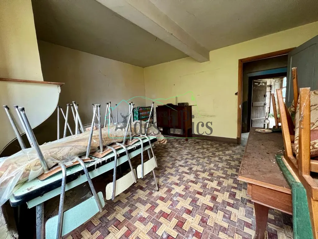 Maison à rénover de 7 pièces à Saleich 