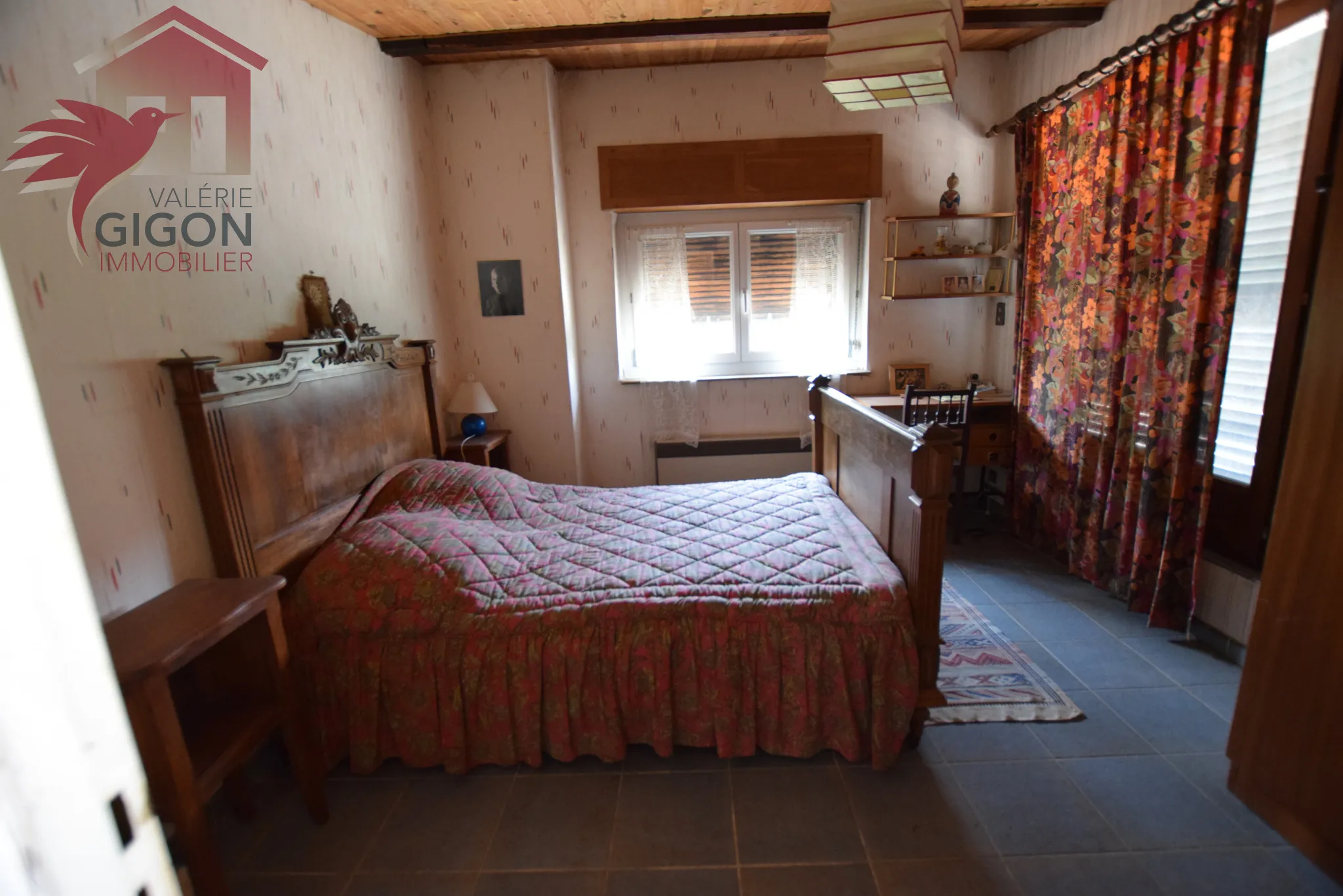 Belle et Grande Maison Atypique avec Terrasse, Balcon et Jardin à Grand-Charmont 