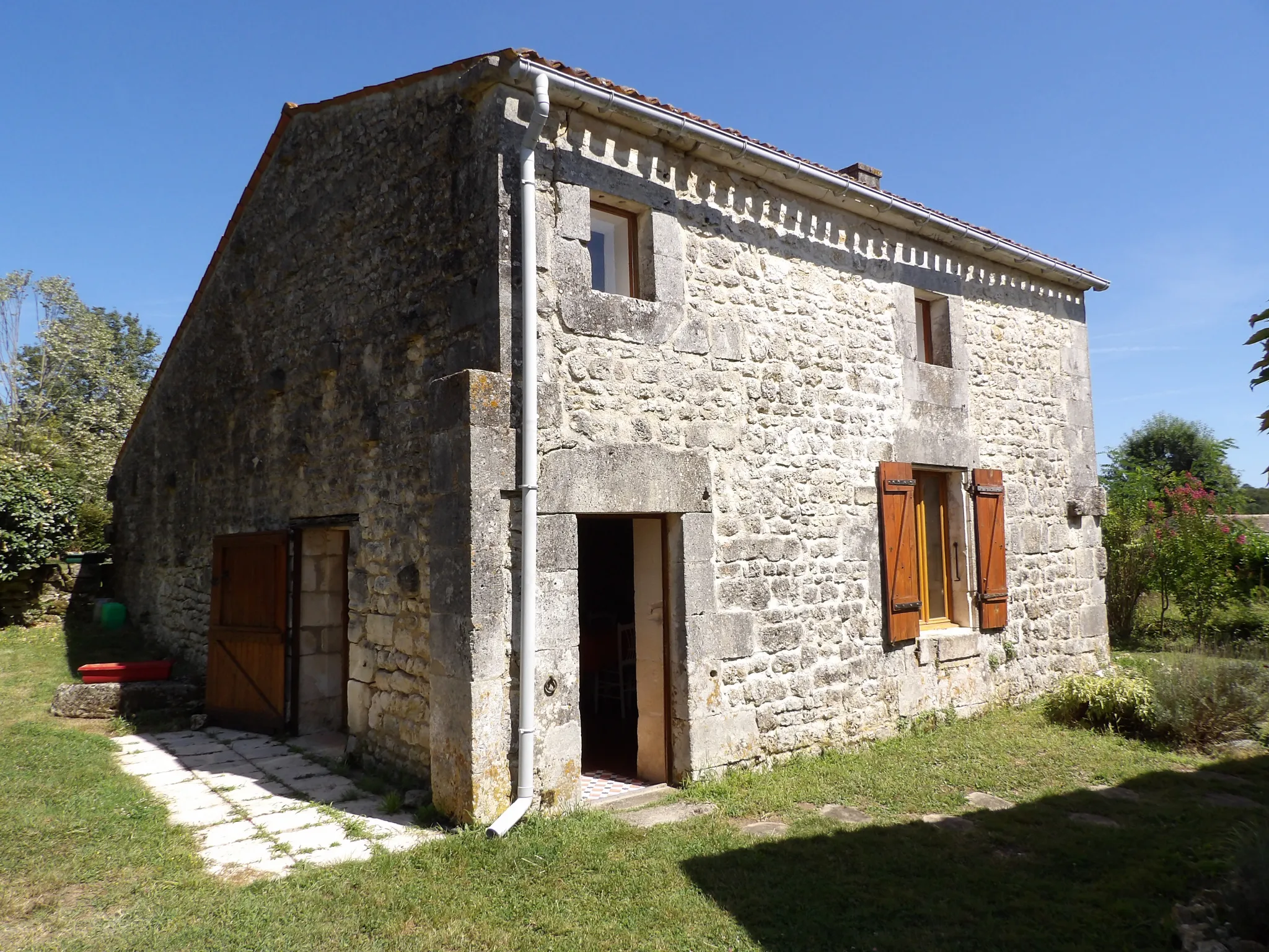 Ensemble immobilier avec deux maisons à vendre à Saint-Savinien 