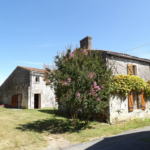 Ensemble immobilier avec deux maisons à vendre à Saint-Savinien