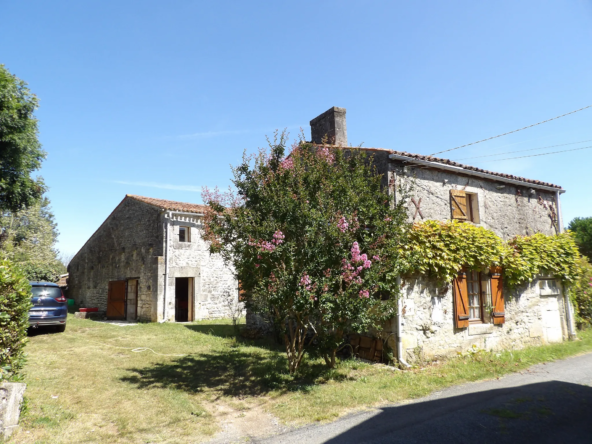 Ensemble immobilier avec deux maisons à vendre à Saint-Savinien