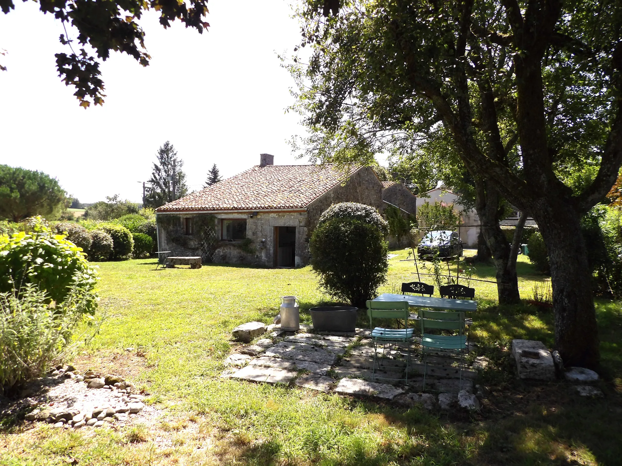 Ensemble immobilier avec deux maisons à vendre à Saint-Savinien 