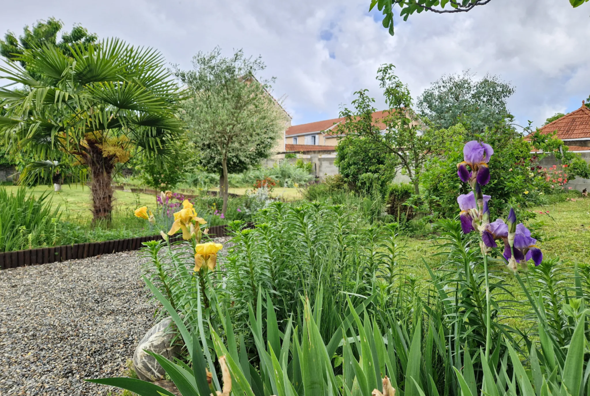 À vendre : deux maisons de village à Pujo, près de Vic-en-Bigorre 