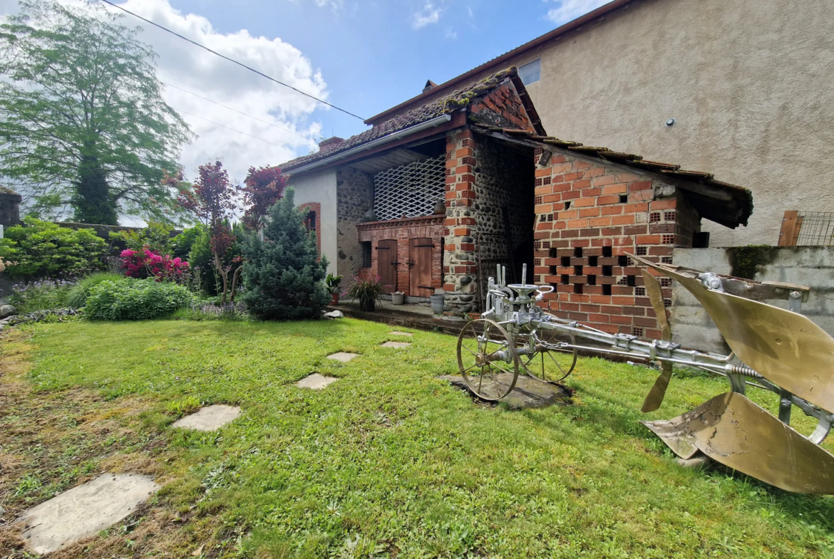 À vendre : deux maisons de village à Pujo, près de Vic-en-Bigorre 