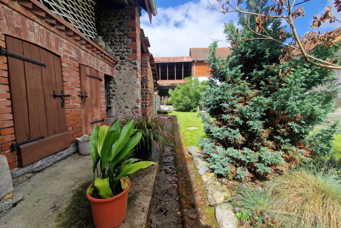 À vendre : deux maisons de village à Pujo, près de Vic-en-Bigorre 