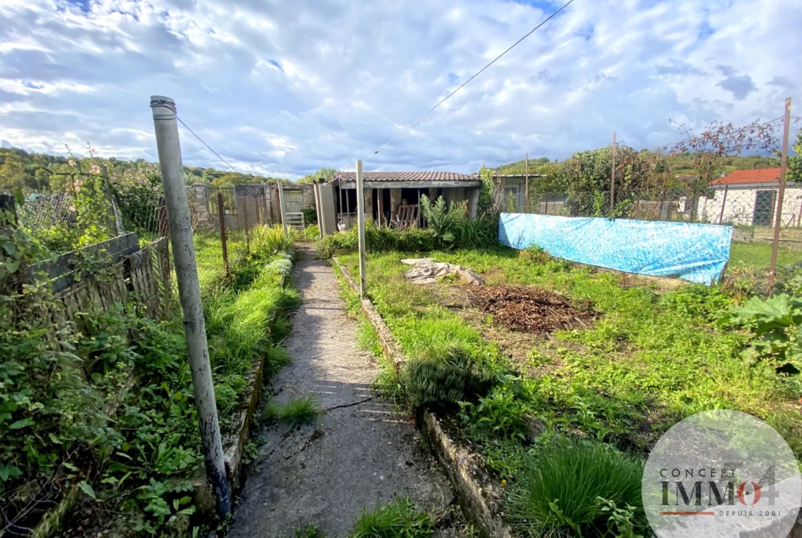 Maison de village à vendre à Trondes avec 4 chambres et jardin 