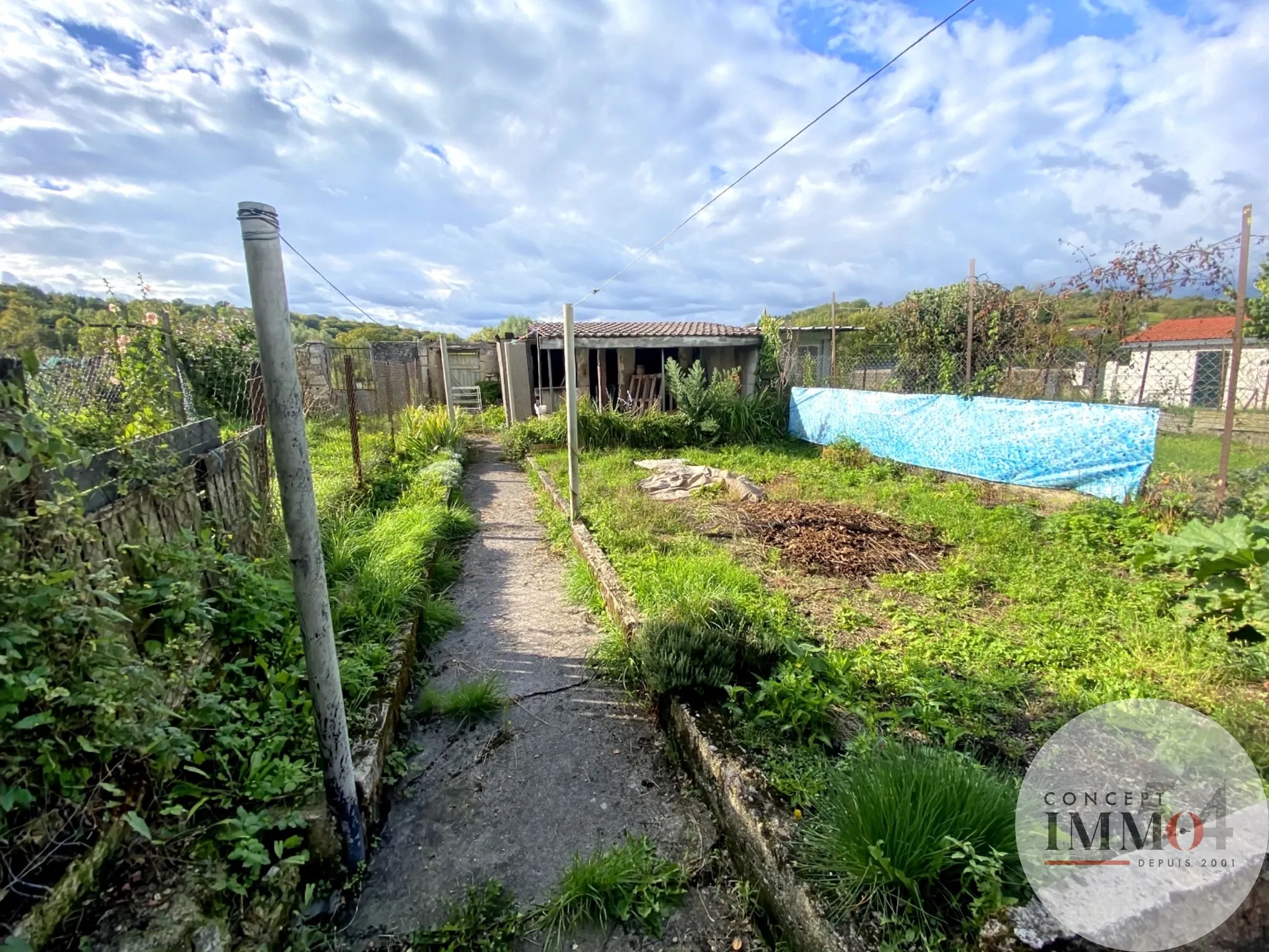 Maison de village à vendre à Trondes avec 4 chambres et jardin 