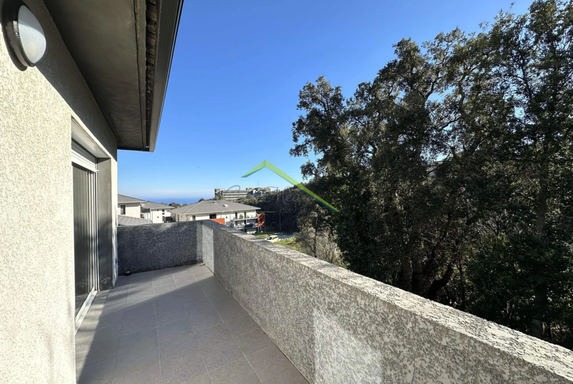 Appartement T2 à vendre à Bastia Macchione avec terrasse et parking 