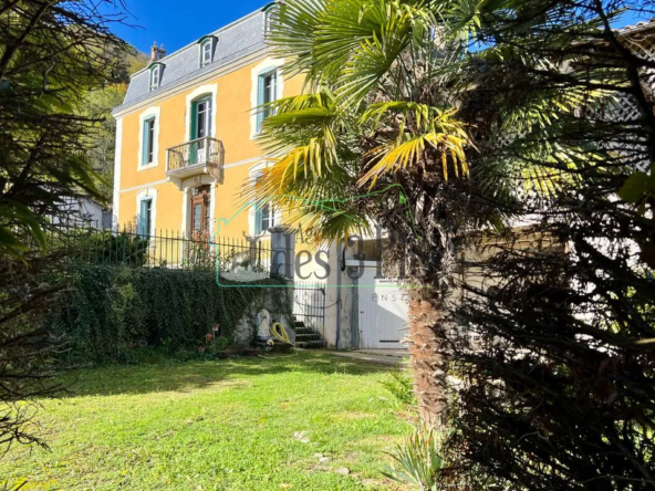 À vendre : Maison de maître avec parc paysager à Arbas