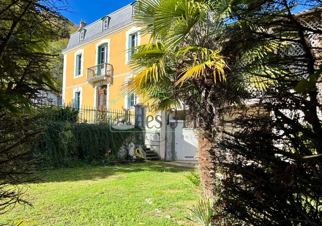 À vendre : Maison de maître avec parc paysager à Arbas 