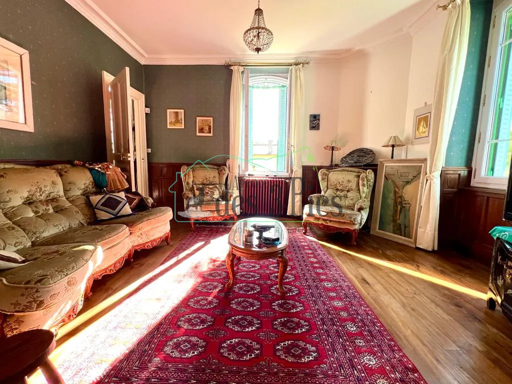 À vendre : Maison de maître avec parc paysager à Arbas 