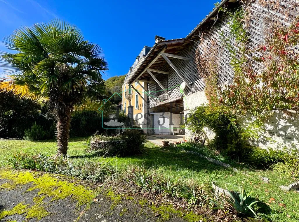 À vendre : Maison de maître avec parc paysager à Arbas 