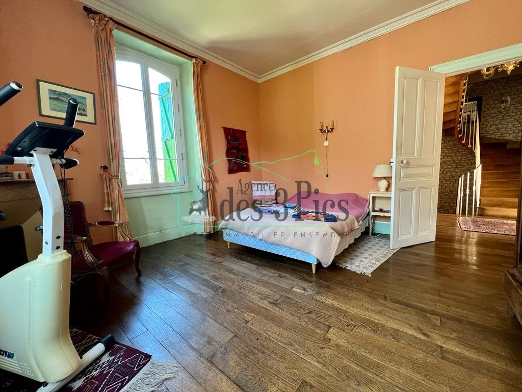 À vendre : Maison de maître avec parc paysager à Arbas 