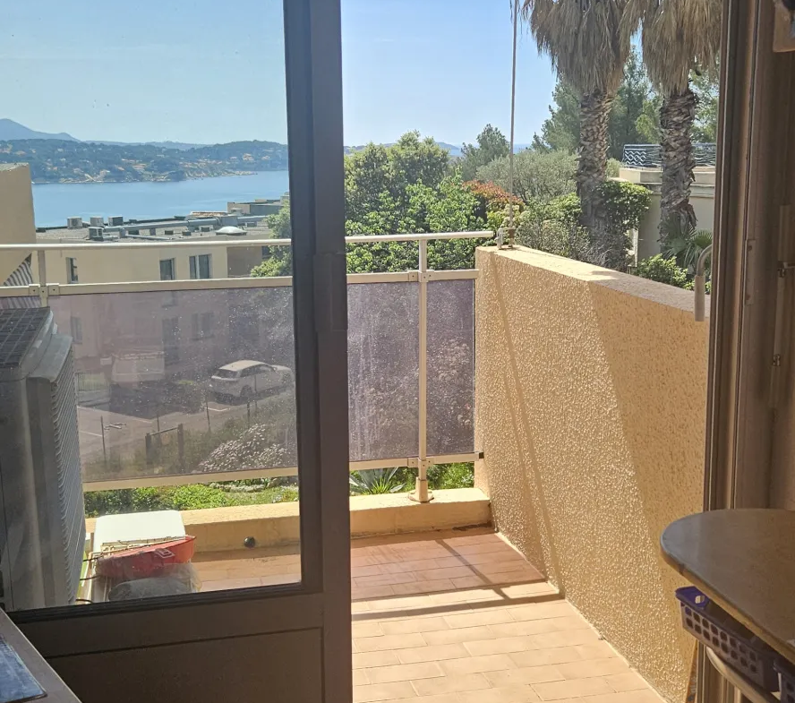 Studio Vue Mer avec Parking Privé à Bandol 