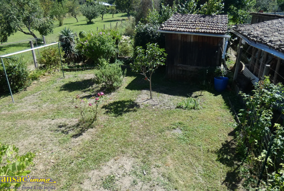 Maison de village à vendre à Courpière avec jardin et parcelles 