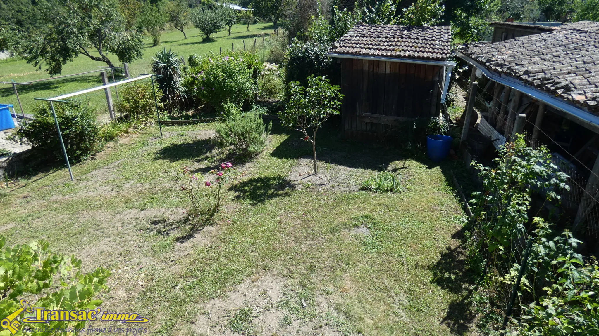 Maison de village à vendre à Courpière avec jardin et parcelles 