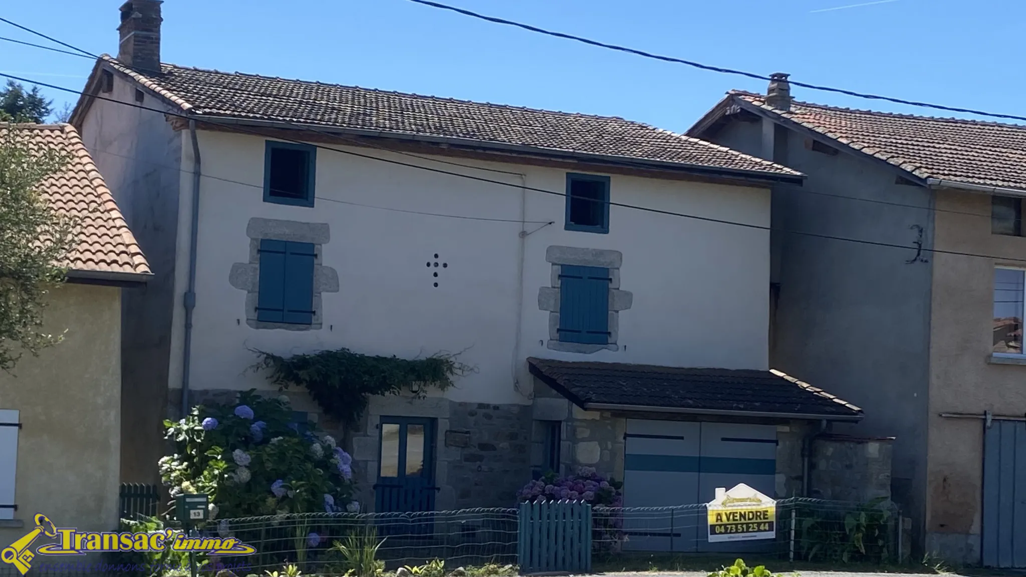 Maison de village à vendre à Courpière avec jardin et parcelles 