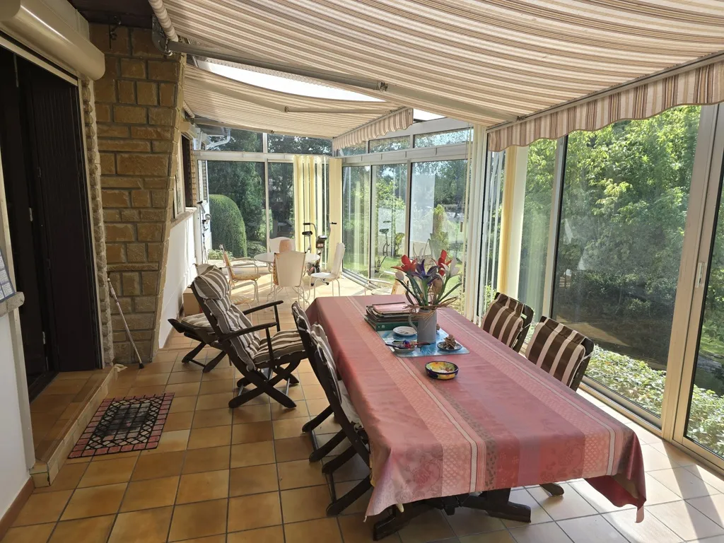 Belle maison à 10 minutes de Paray-le-Monial avec véranda et parc arboré 