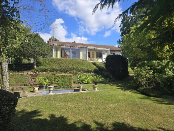 Belle maison à 10 minutes de Paray-le-Monial avec véranda et parc arboré