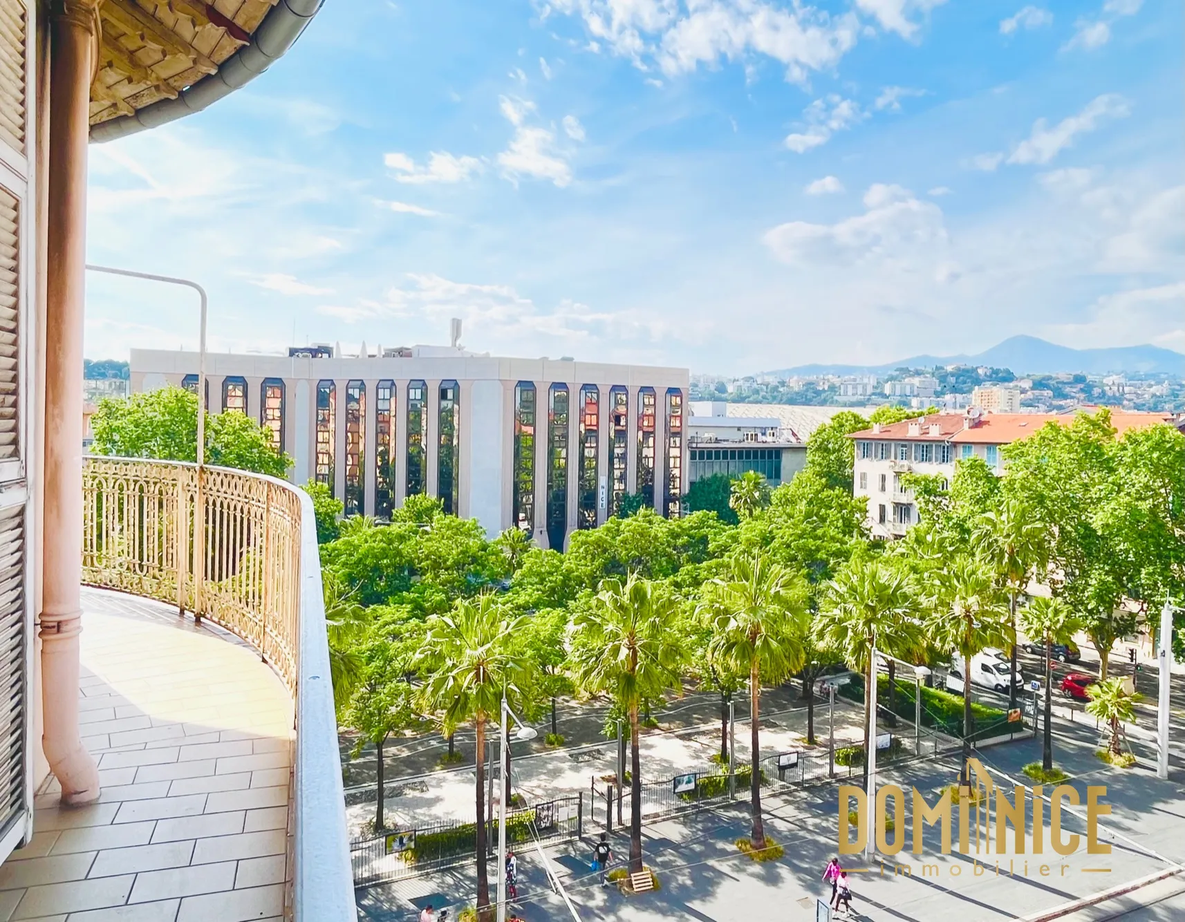 Vente Appartement 3 pièces de 55 m² à Nice - Dernier étage avec balcon et vue dégagée 