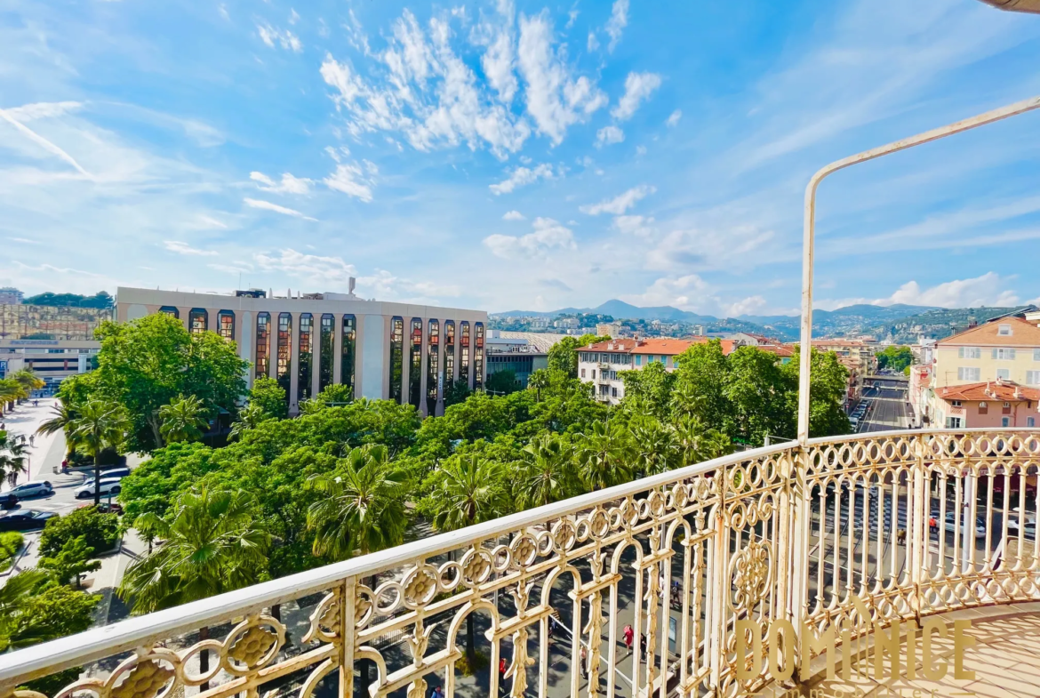 Vente Appartement 3 pièces de 55 m² à Nice - Dernier étage avec balcon et vue dégagée 