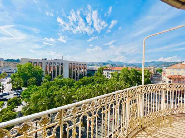 Vente Appartement 3 pièces de 55 m² à Nice - Dernier étage avec balcon et vue dégagée