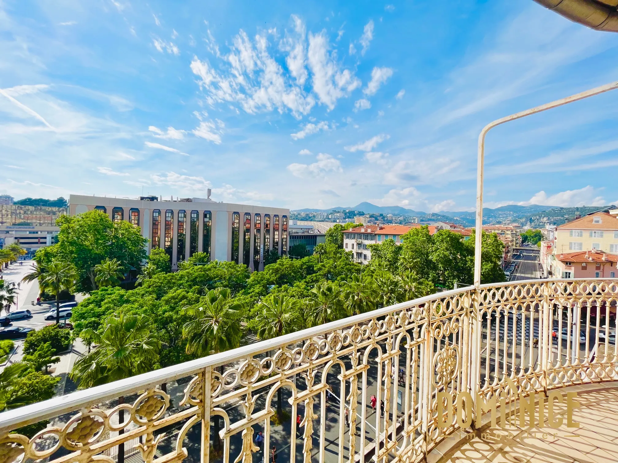 Vente Appartement 3 pièces de 55 m² à Nice - Dernier étage avec balcon et vue dégagée 