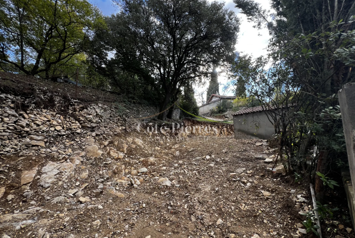 Terrain constructible de 350 m² à Nîmes - Nouvelle offre 