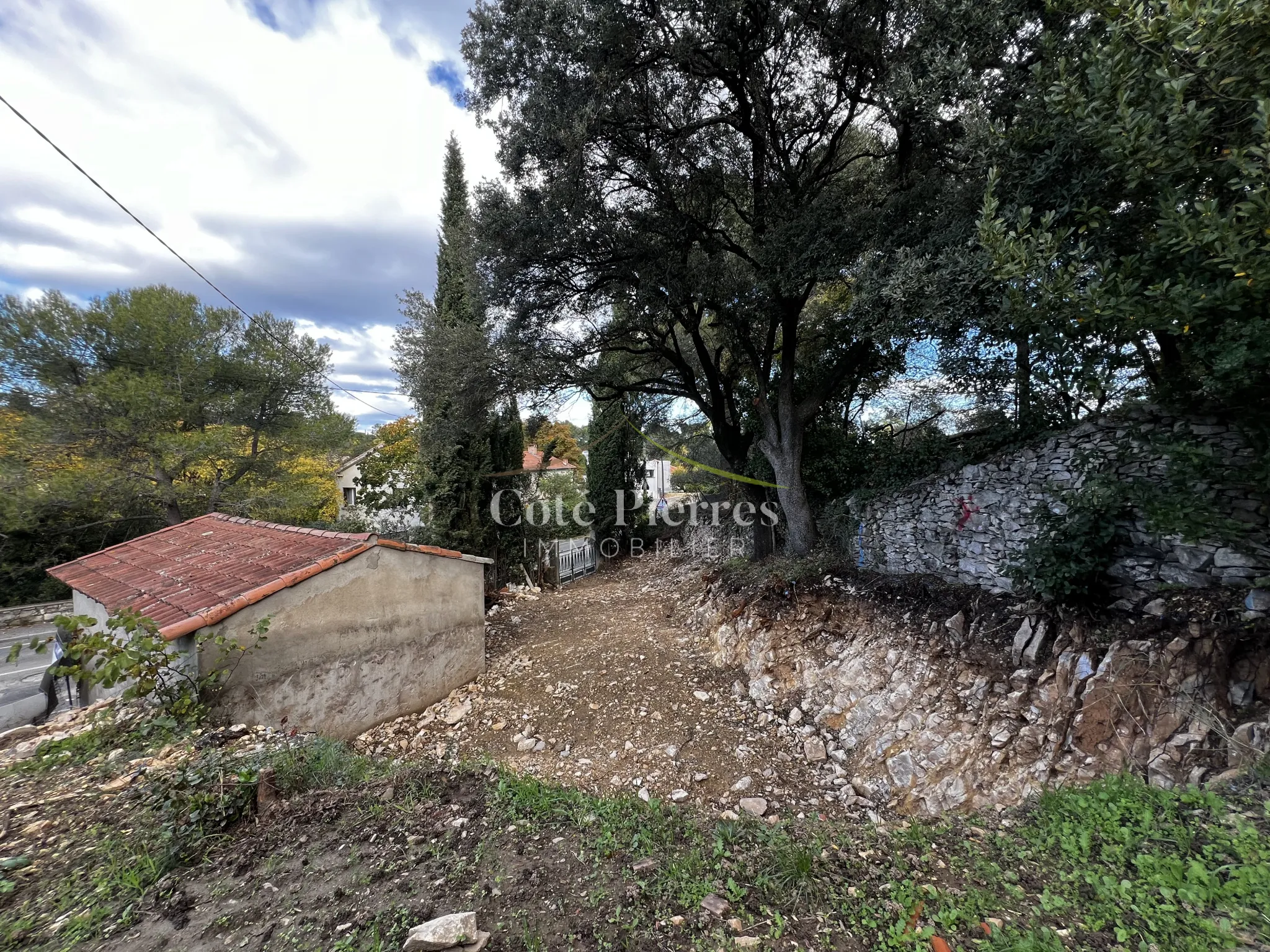 Terrain constructible de 350 m² à Nîmes - Nouvelle offre 