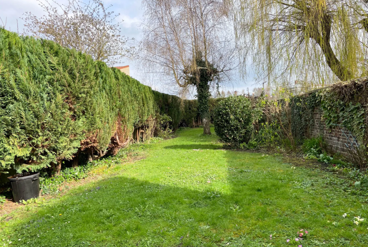 Maison spacieuse à Jeumont - 5 chambres et terrain clos 