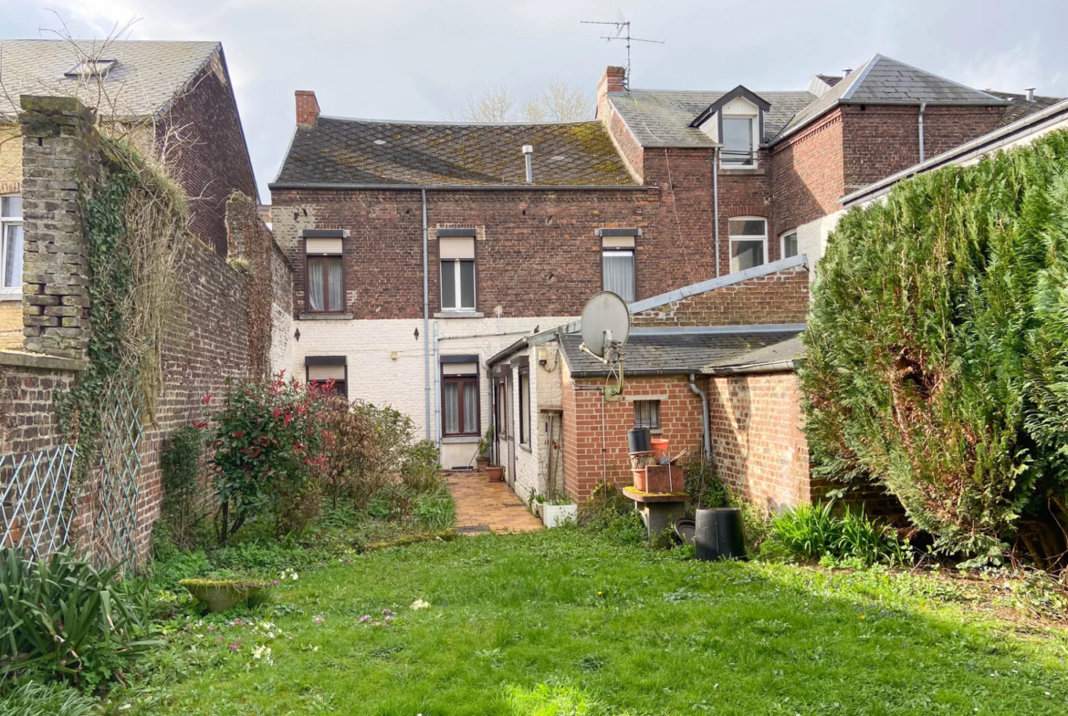 Maison spacieuse à Jeumont - 5 chambres et terrain clos 