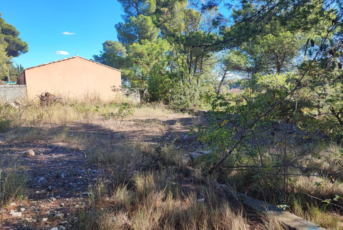 Terrain constructible de 1396 m² à La Redorte dans le Minervois 