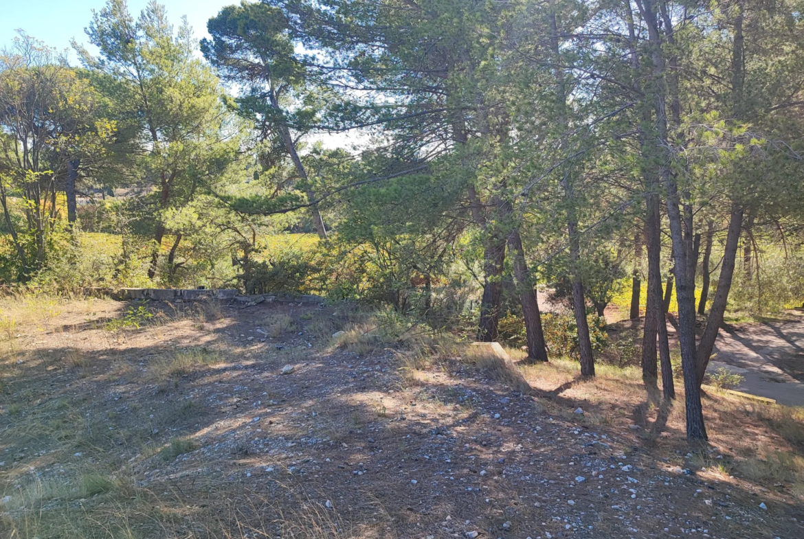 Terrain constructible de 1396 m² à La Redorte dans le Minervois 