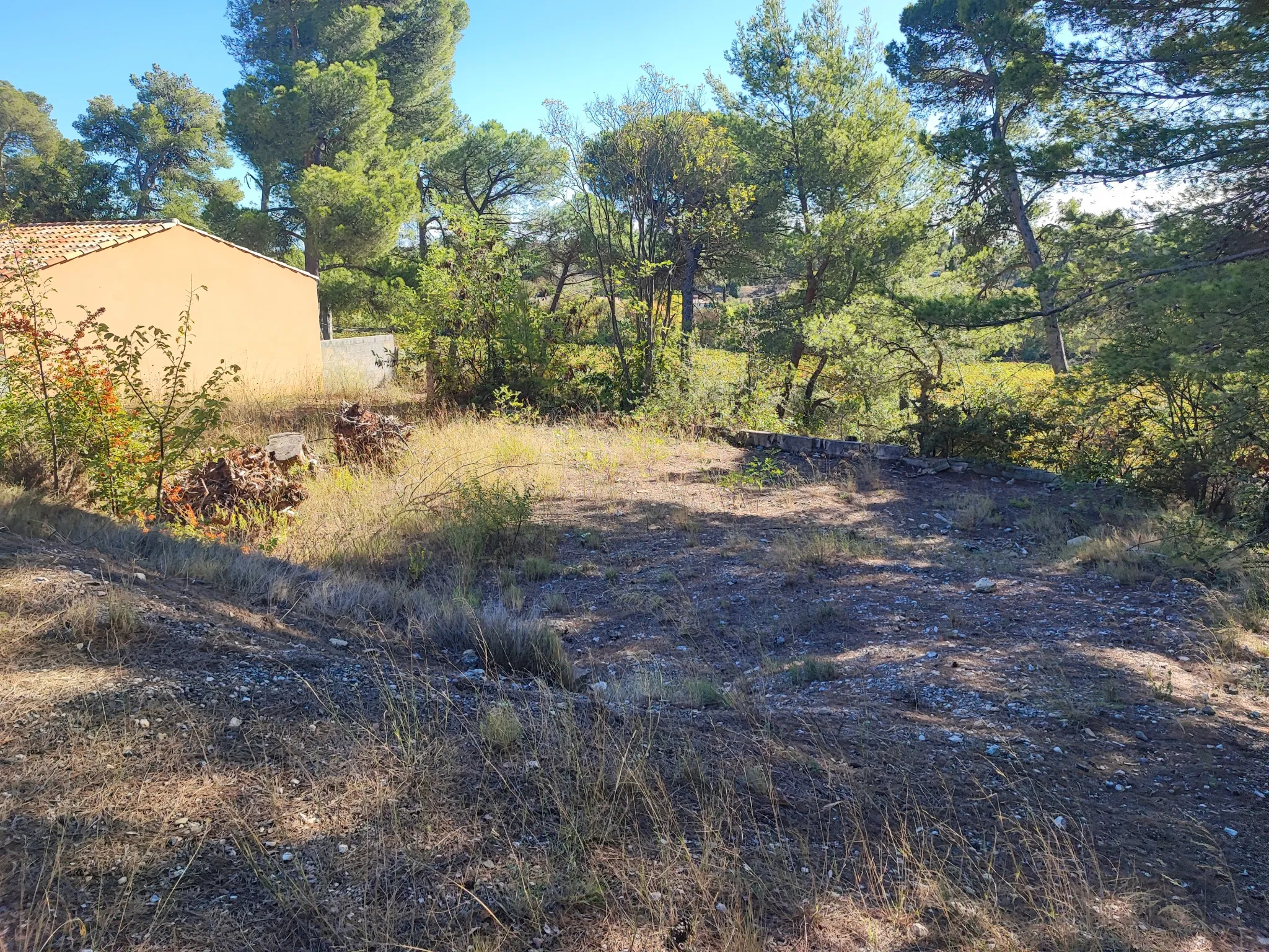 Terrain constructible de 1396 m² à La Redorte dans le Minervois 