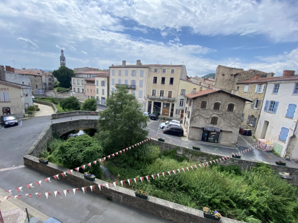 Maison de 100 m² avec local commercial en plein centre de Billom