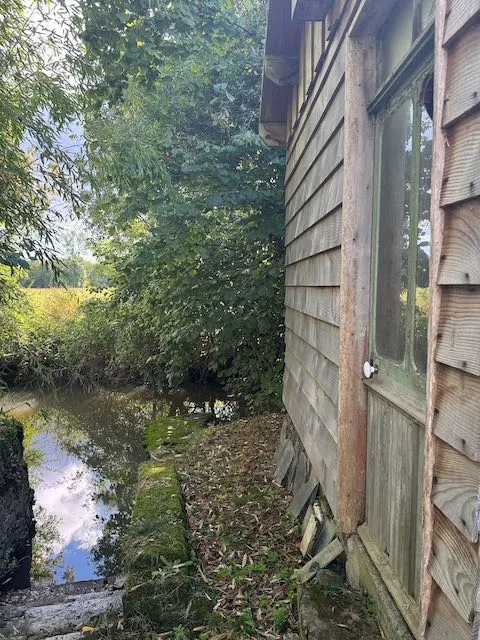 Terrain de loisirs avec jardin au bord de la rivière à Sainte Hermine 