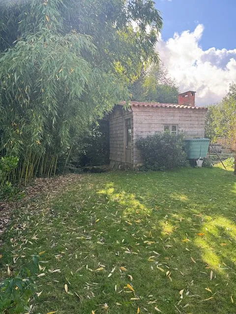 Terrain de loisirs avec jardin au bord de la rivière à Sainte Hermine 